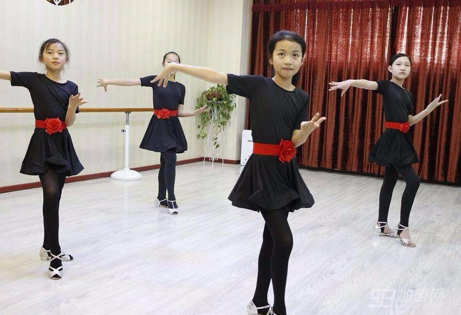艾莎同学舞蹈培训