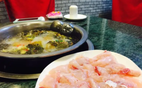 松园酸菜鱼火锅加盟，可以让消费者随意选择的美食！