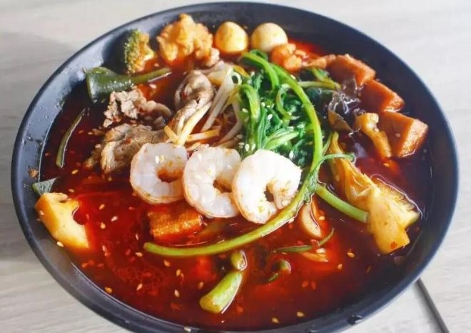 走近红汤麻辣烫