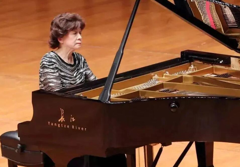 鲍蕙荞钢琴学校加盟