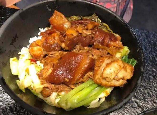 槑卤猪脚饭