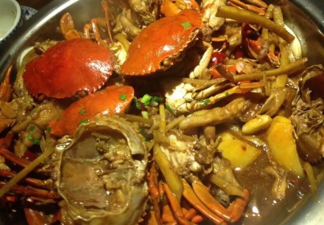 炉茶小龙虾肉蟹煲