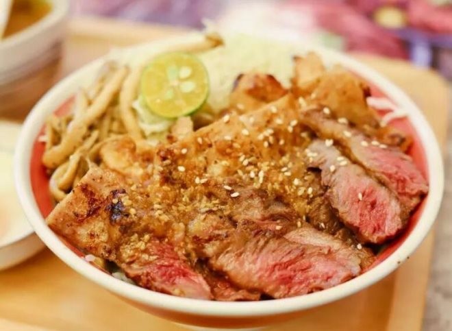 柒少爷烧肉饭