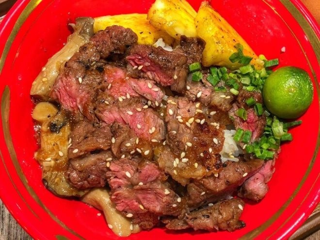 小自满烧肉饭