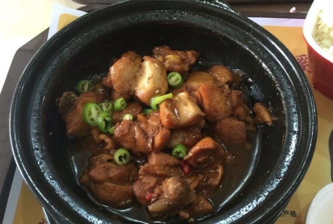鸿玉福黄焖鸡米饭