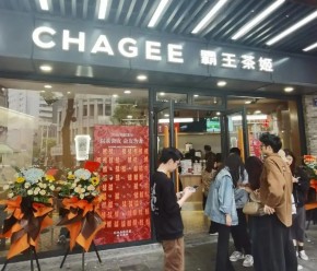 深圳霸王茶姬开店人气高？