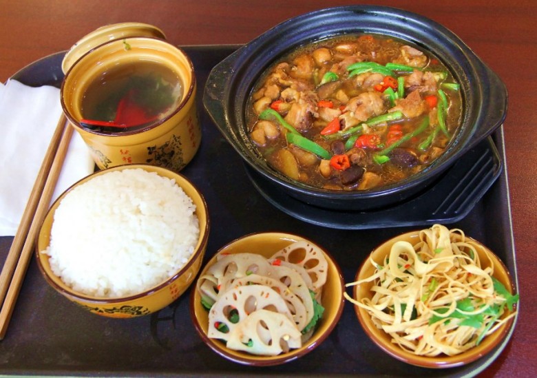 俏亿佳黄焖鸡米饭