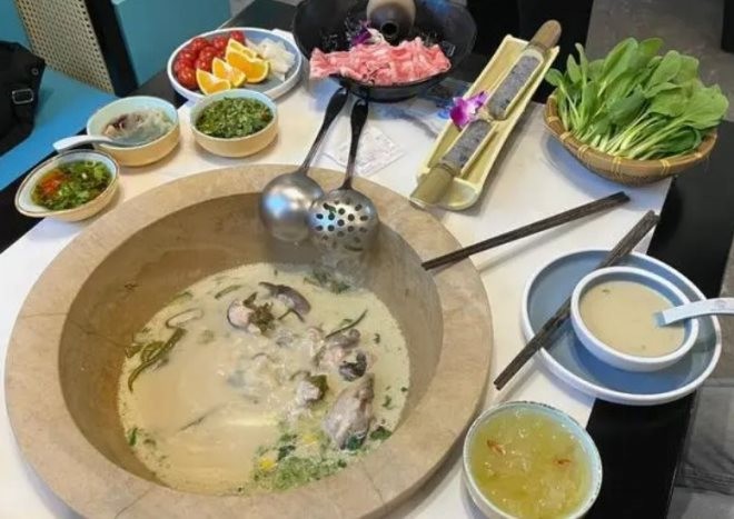 鲜境蒸汽石锅鱼