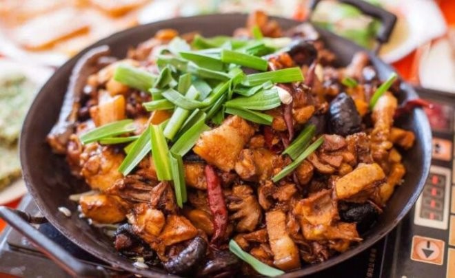益香黄焖鸡米饭