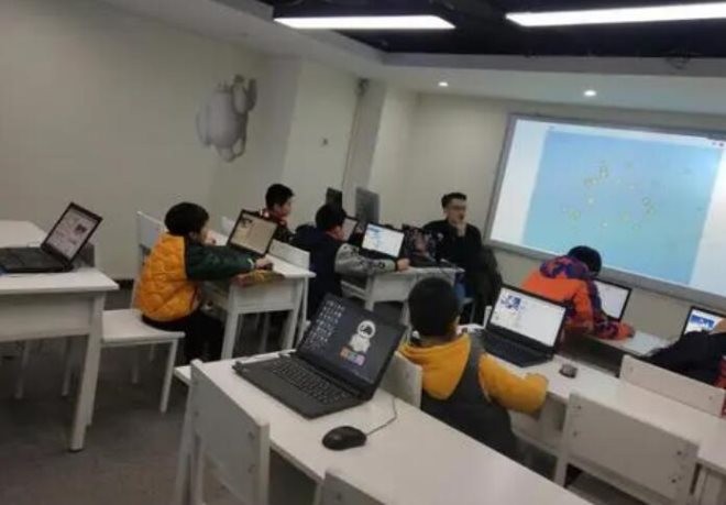 儿童机器人编程机构