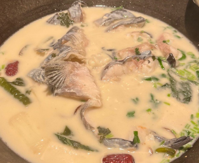 石锅鱼店