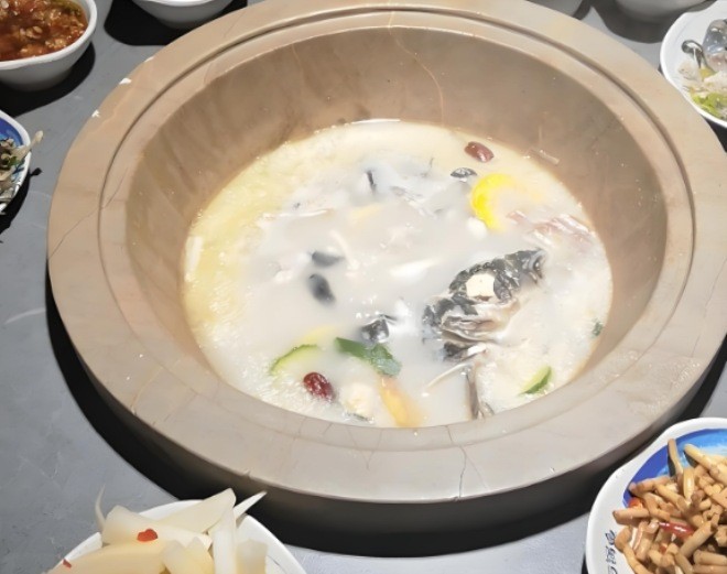 石锅鱼店