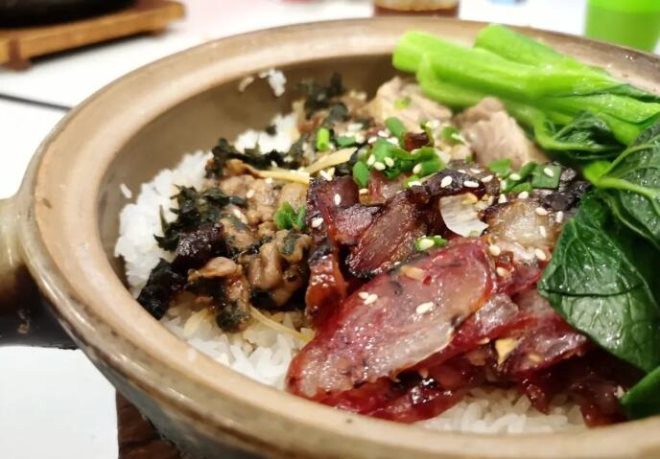 谷色天湘煲仔饭