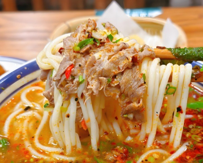 云阿蠻生燙牛肉米線