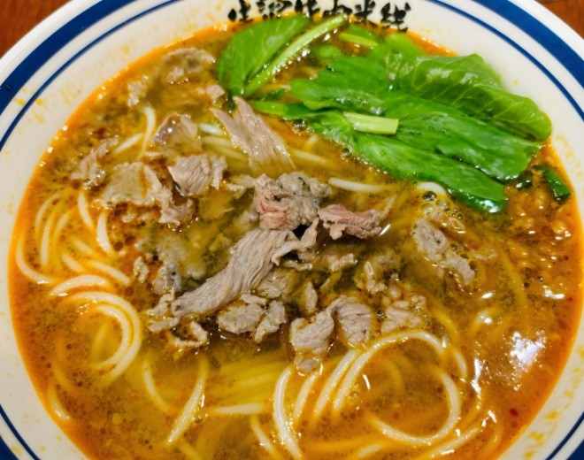 喬杉杉生燙牛肉米線