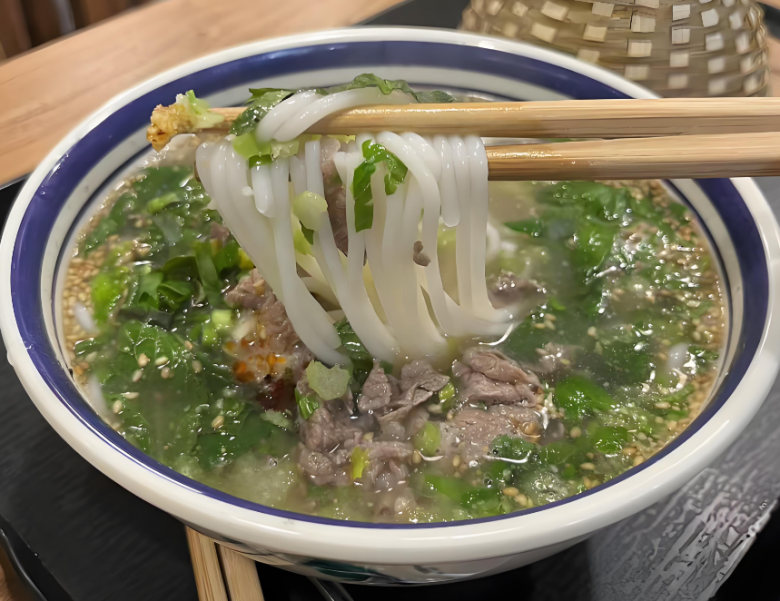 云阿蠻生燙牛肉米線