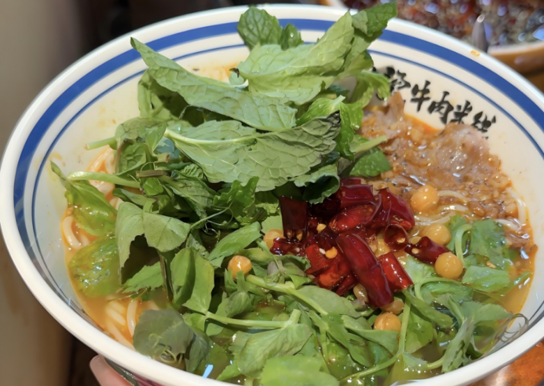 喬杉杉生燙牛肉米線