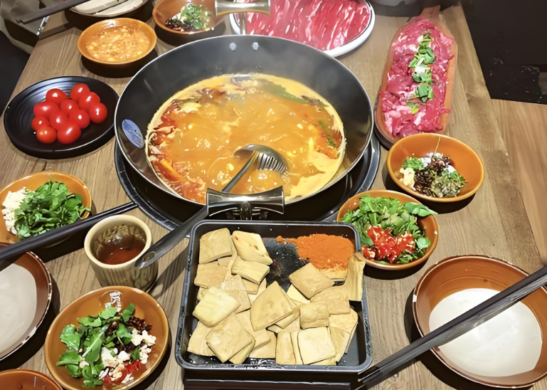 贵厨酸汤牛肉火锅 贵厨酸汤牛肉火锅