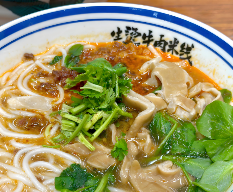 喬杉杉生燙牛肉米線