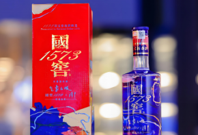 快上车！国窖1573冰·JOYS“灵感巴士”开启全国巡游，首站停靠青岛