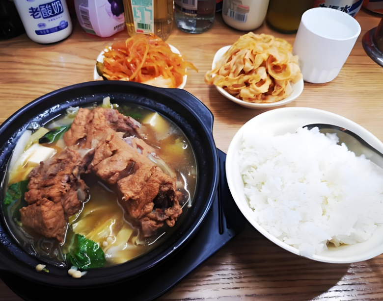 小火慢炖排骨米饭