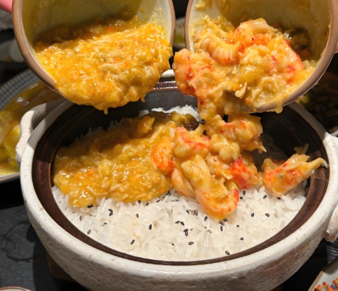 探店蟹黄拌饭