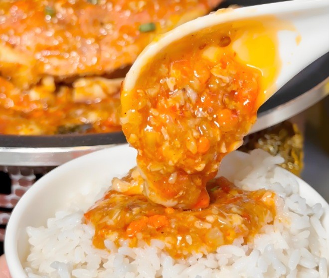 探店蟹黄拌饭