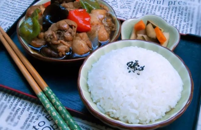 中腾黄焖鸡米饭