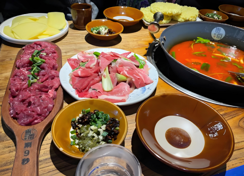 贵厨酸汤牛肉火锅加盟