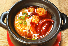 原汁原味產品豐富,民間小炊煙罐罐米線加盟開店好不好?