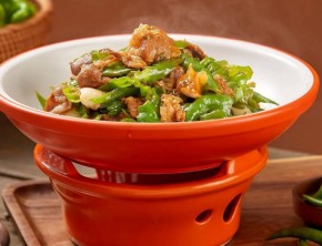 创业没方向、没经验？胡子大厨辣椒炒肉加盟能帮你解决吗？